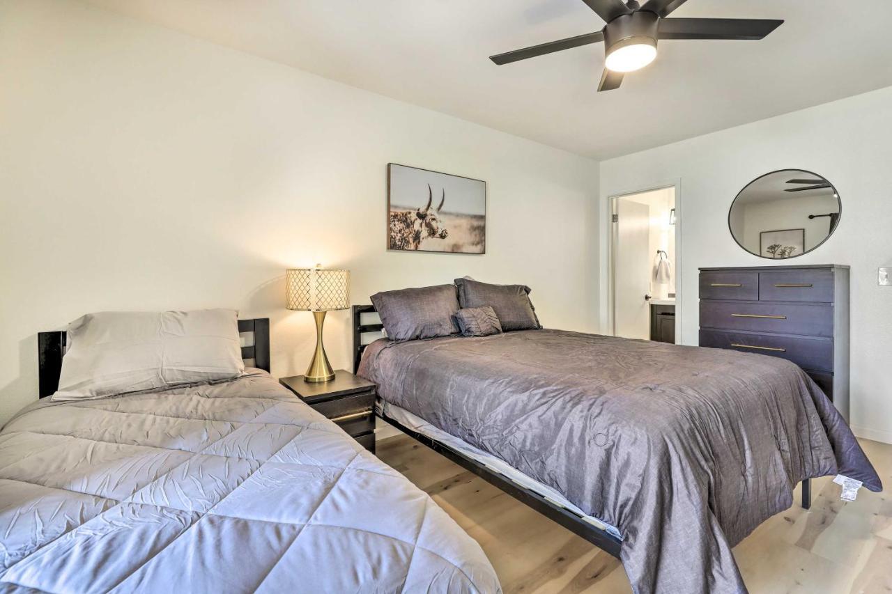 Renovated Chandler Townhome Walk To Downtown Екстериор снимка