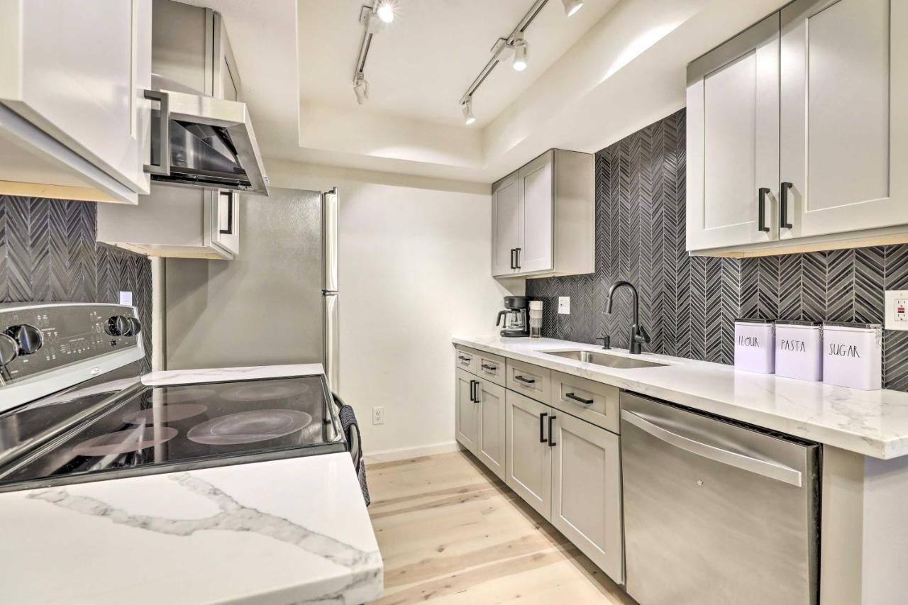 Renovated Chandler Townhome Walk To Downtown Екстериор снимка